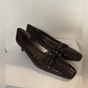 Stuart Weitzman Snakeskin texture Kitten Heel